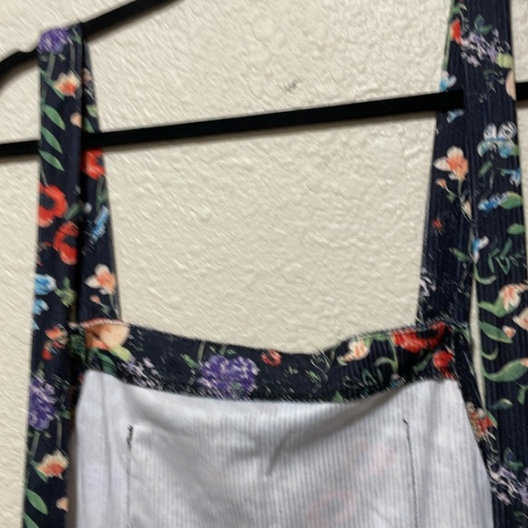Women's Floral Bibbed Overalls. Very Cool And Good Condition. Size 2 X. - Picture 12 of 14